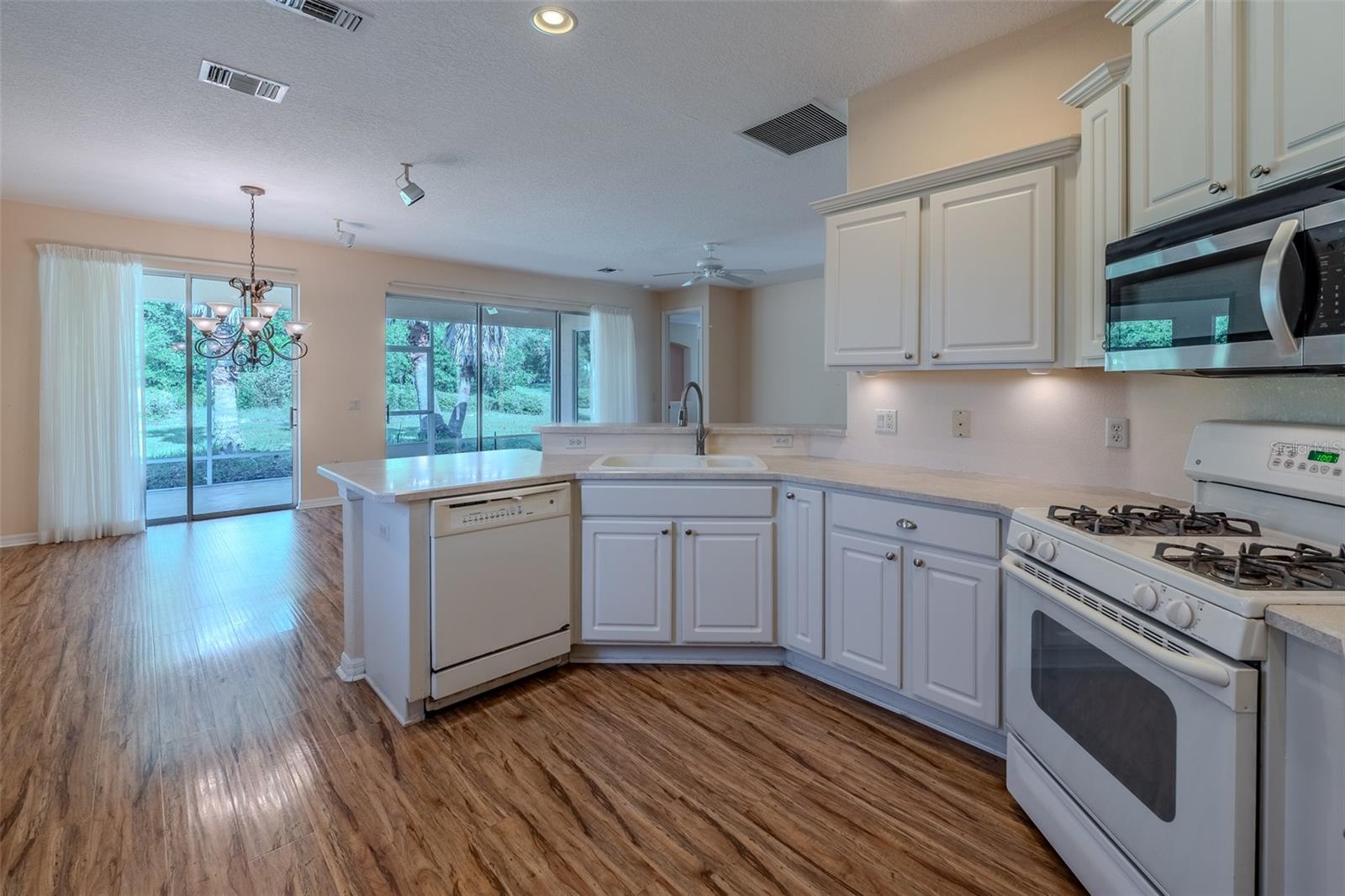 SUMMERGLEN - Residential