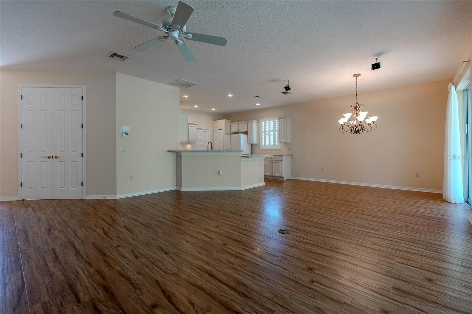 SUMMERGLEN - Residential