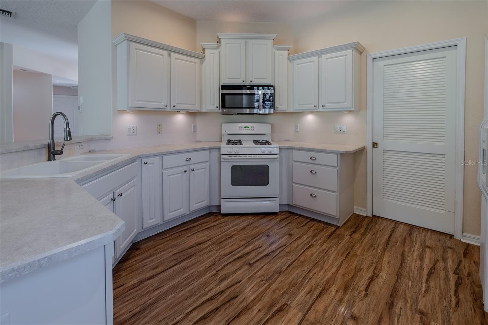 SUMMERGLEN - Residential