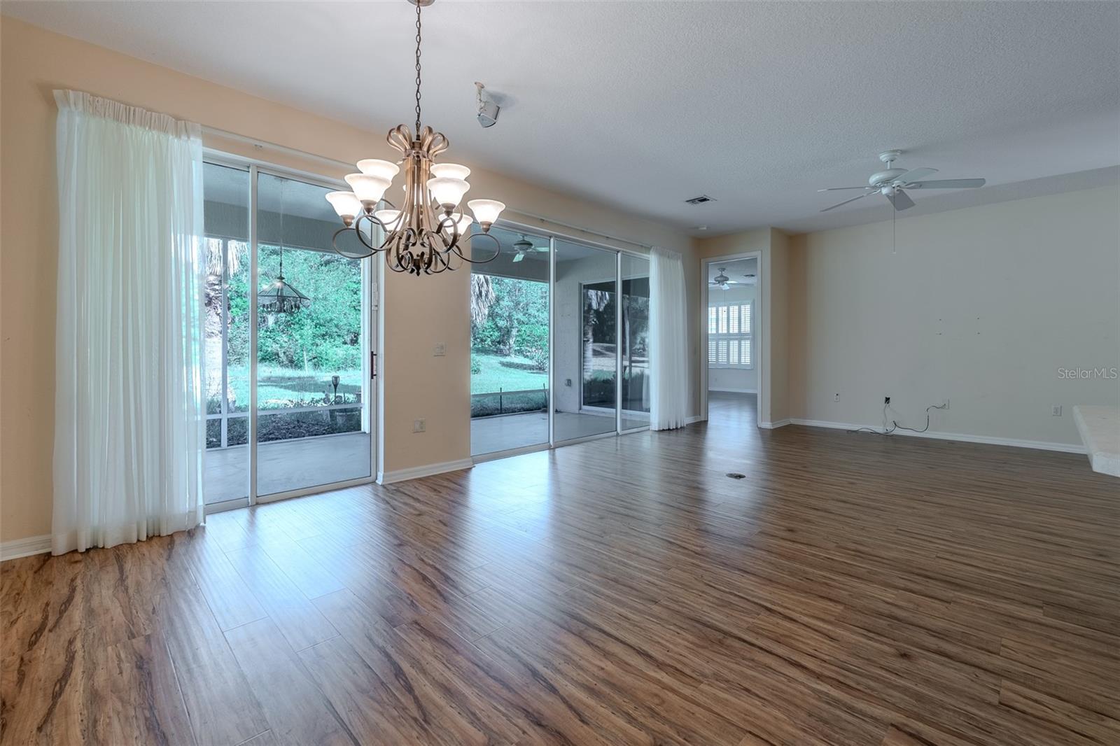 SUMMERGLEN - Residential