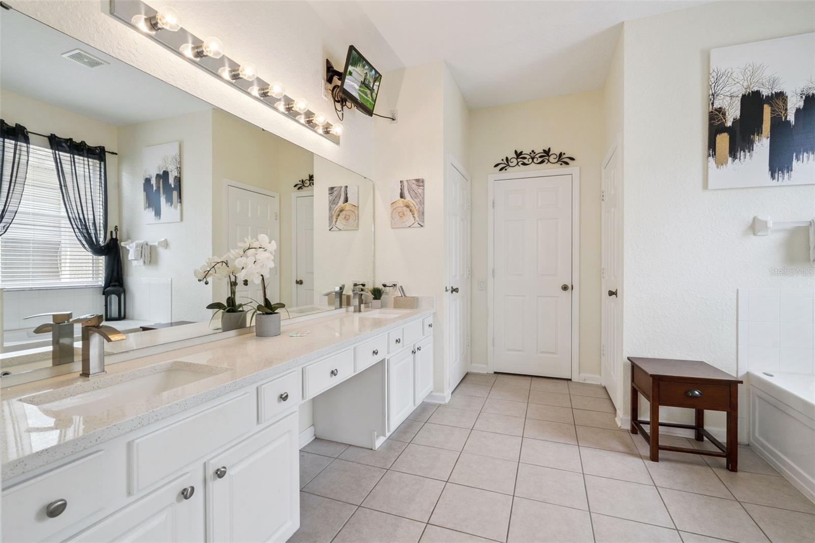 WINDSOR HILLS - Residential