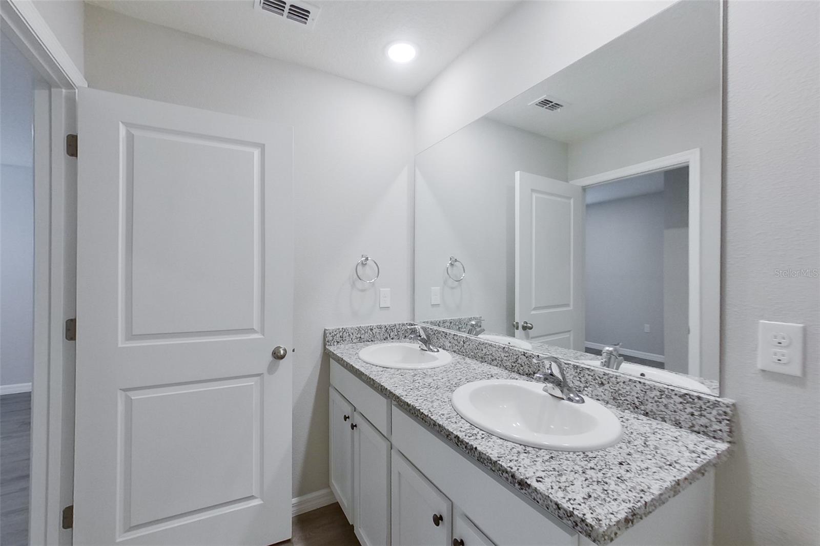 OCALA CROSSINGS - Residential Lease