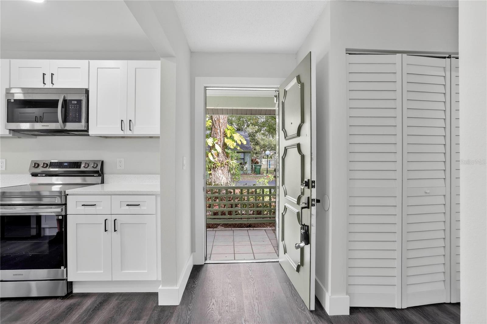 BARRINGTON WOODS - Residential