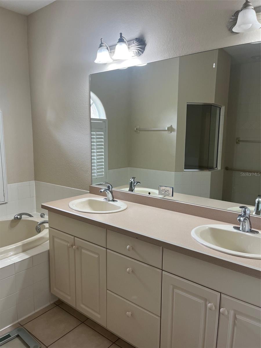 HIDDEN LAKES CLUB PH 1 - Residential Lease