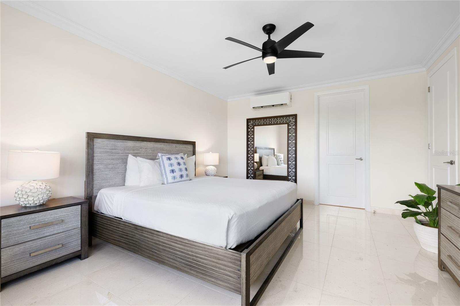 COUNTRY CLUB RESIDENCES - Residential