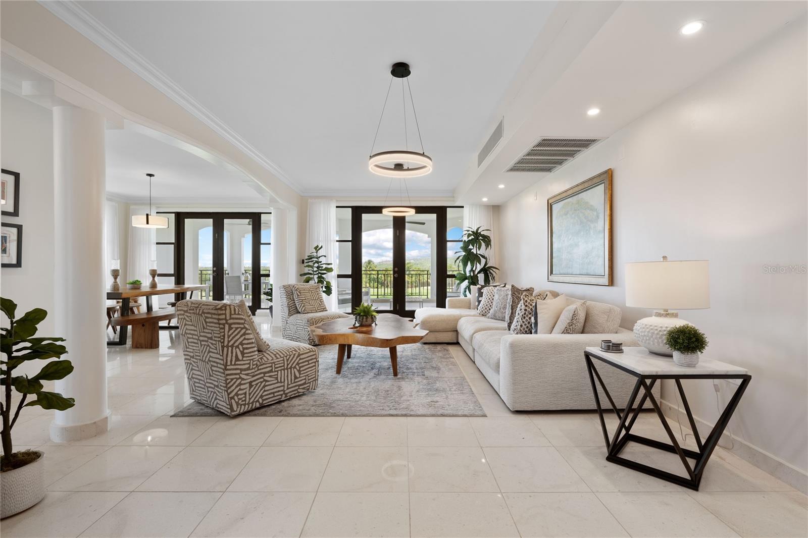 COUNTRY CLUB RESIDENCES - Residential