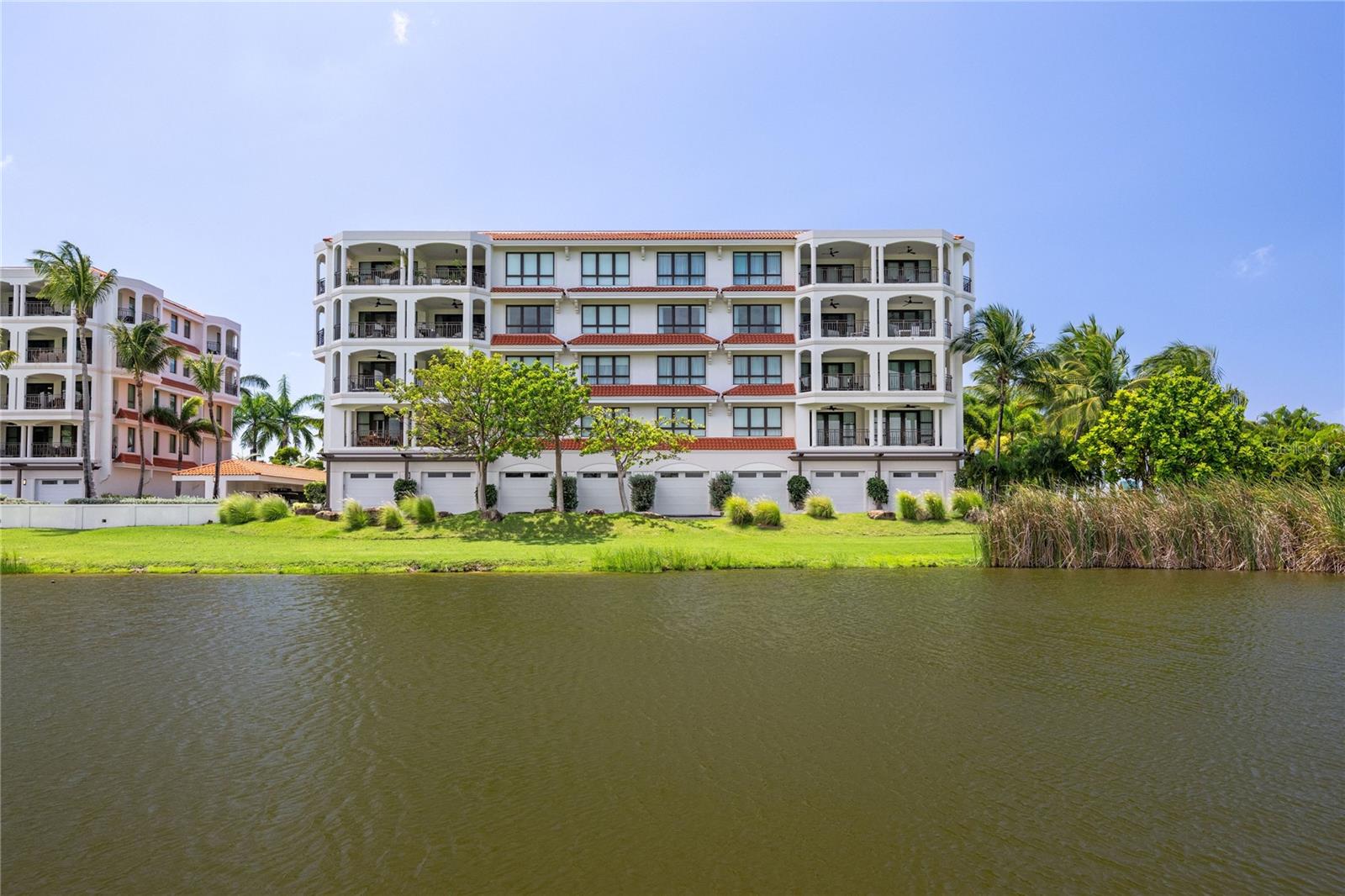 COUNTRY CLUB RESIDENCES - Residential