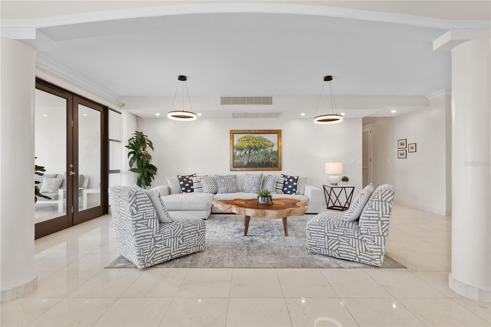 COUNTRY CLUB RESIDENCES - Residential