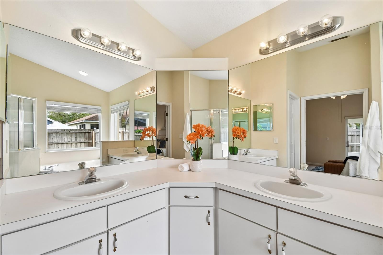 THE ENCLAVE AT ALOMA WOODS PH 4 - Residential