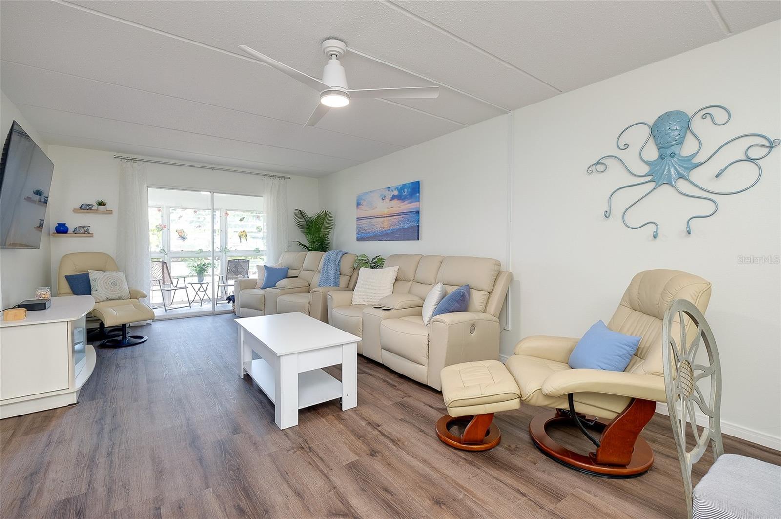 HOLIDAY APTS - Residential