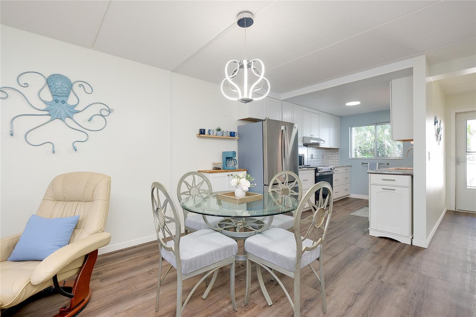 HOLIDAY APTS - Residential