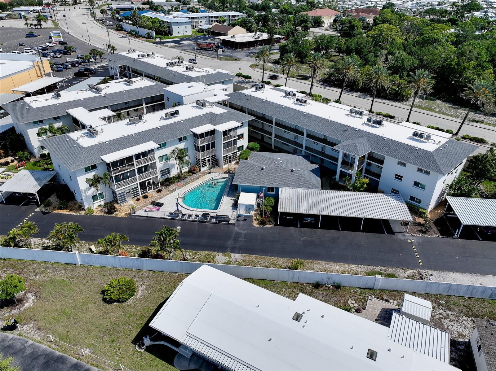 HOLIDAY APTS - Residential