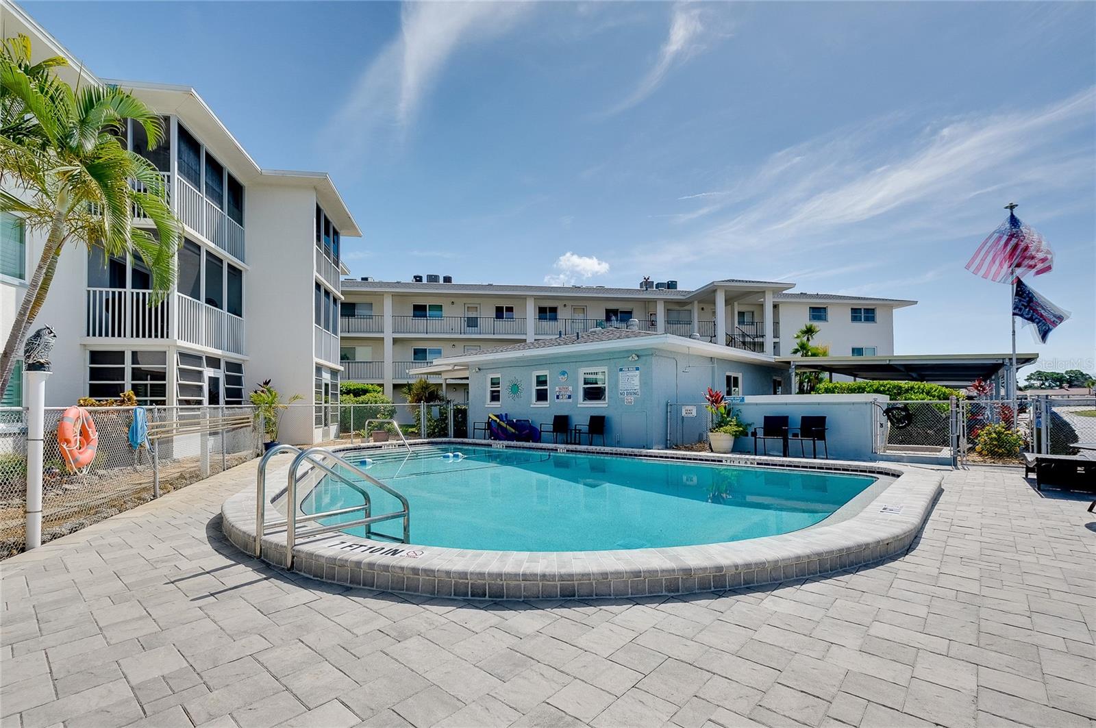 HOLIDAY APTS - Residential