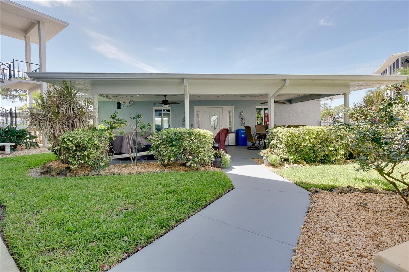 HOLIDAY APTS - Residential