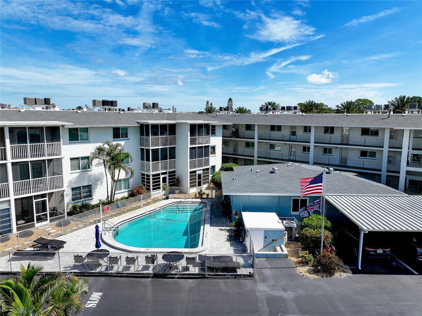 HOLIDAY APTS - Residential