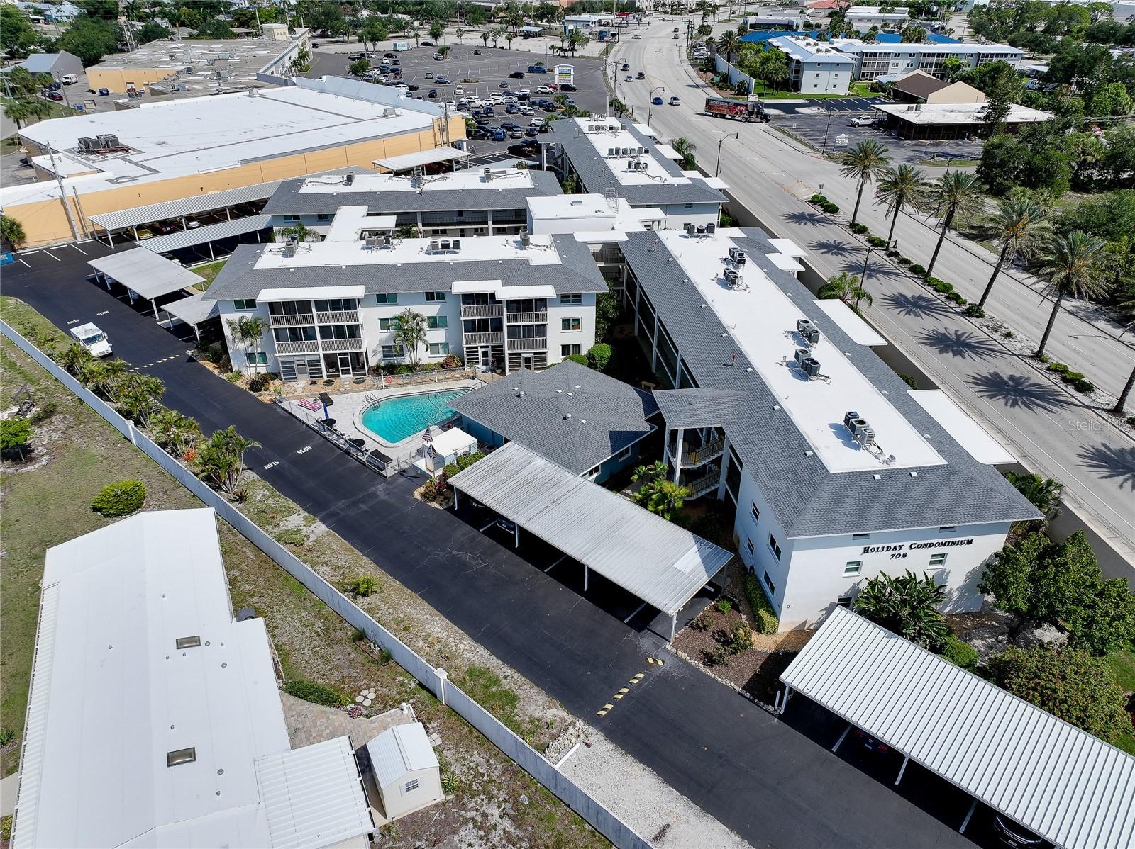 HOLIDAY APTS - Residential