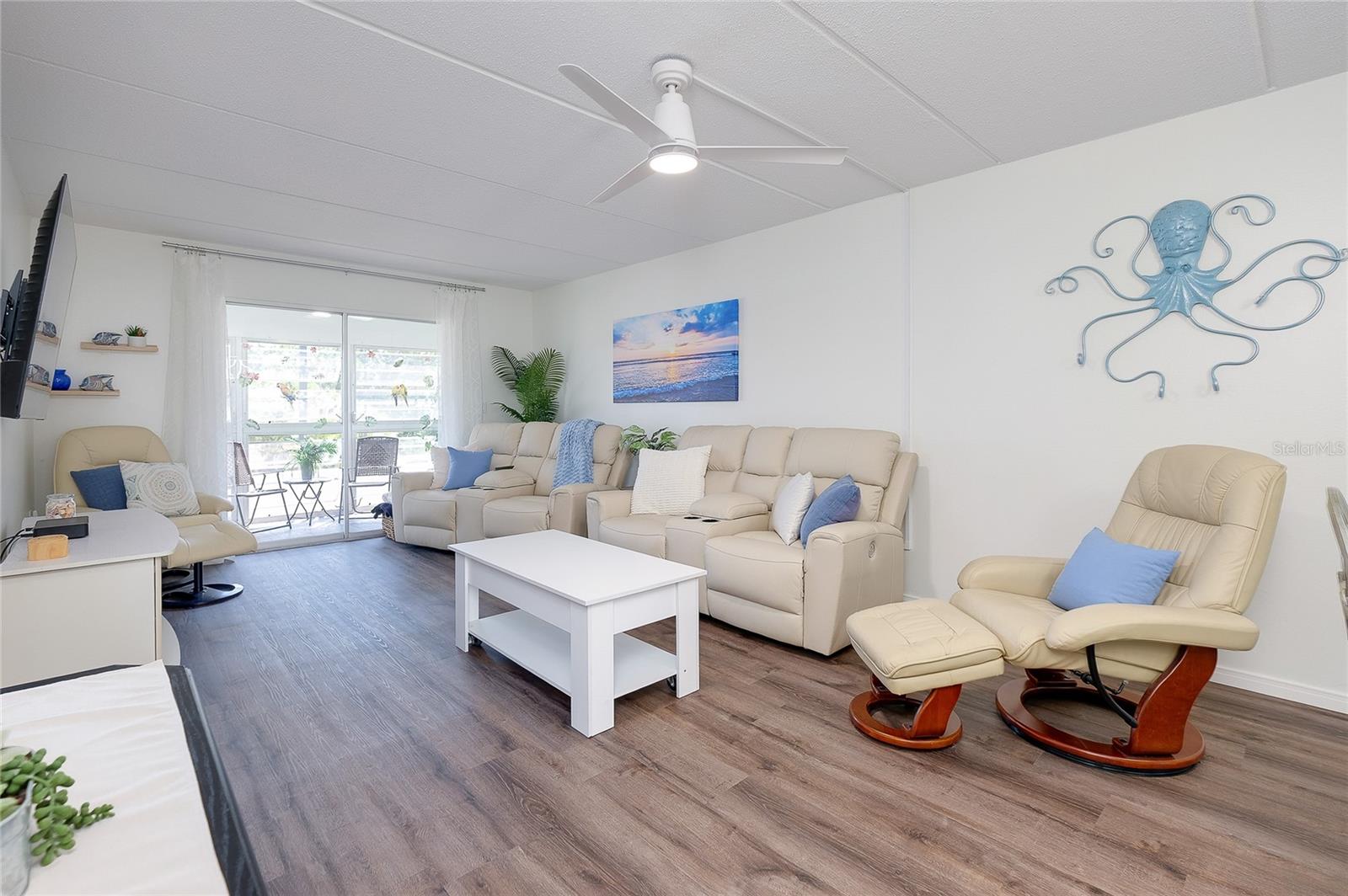 HOLIDAY APTS - Residential