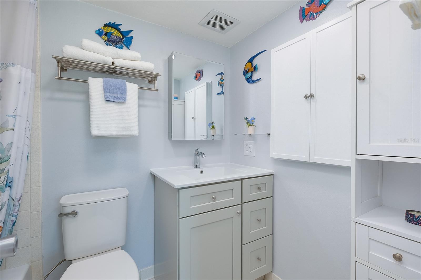 HOLIDAY APTS - Residential