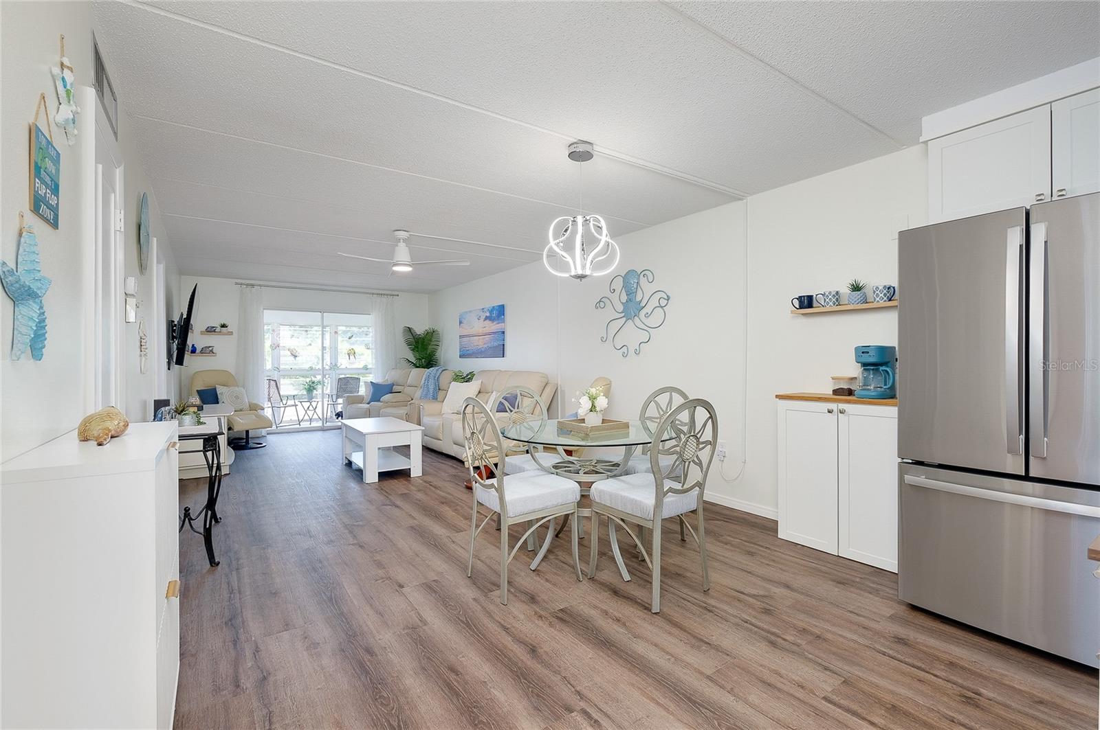 HOLIDAY APTS - Residential