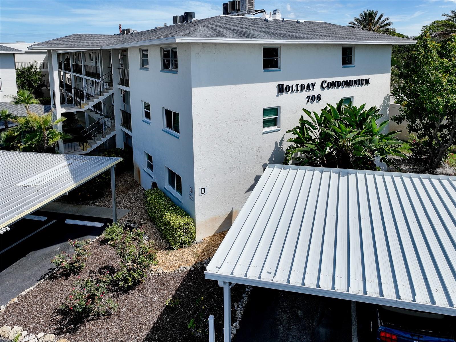HOLIDAY APTS - Residential