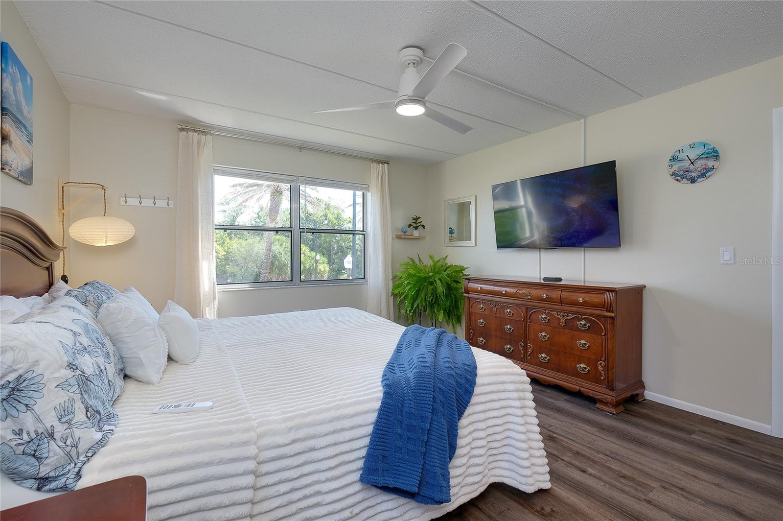 HOLIDAY APTS - Residential