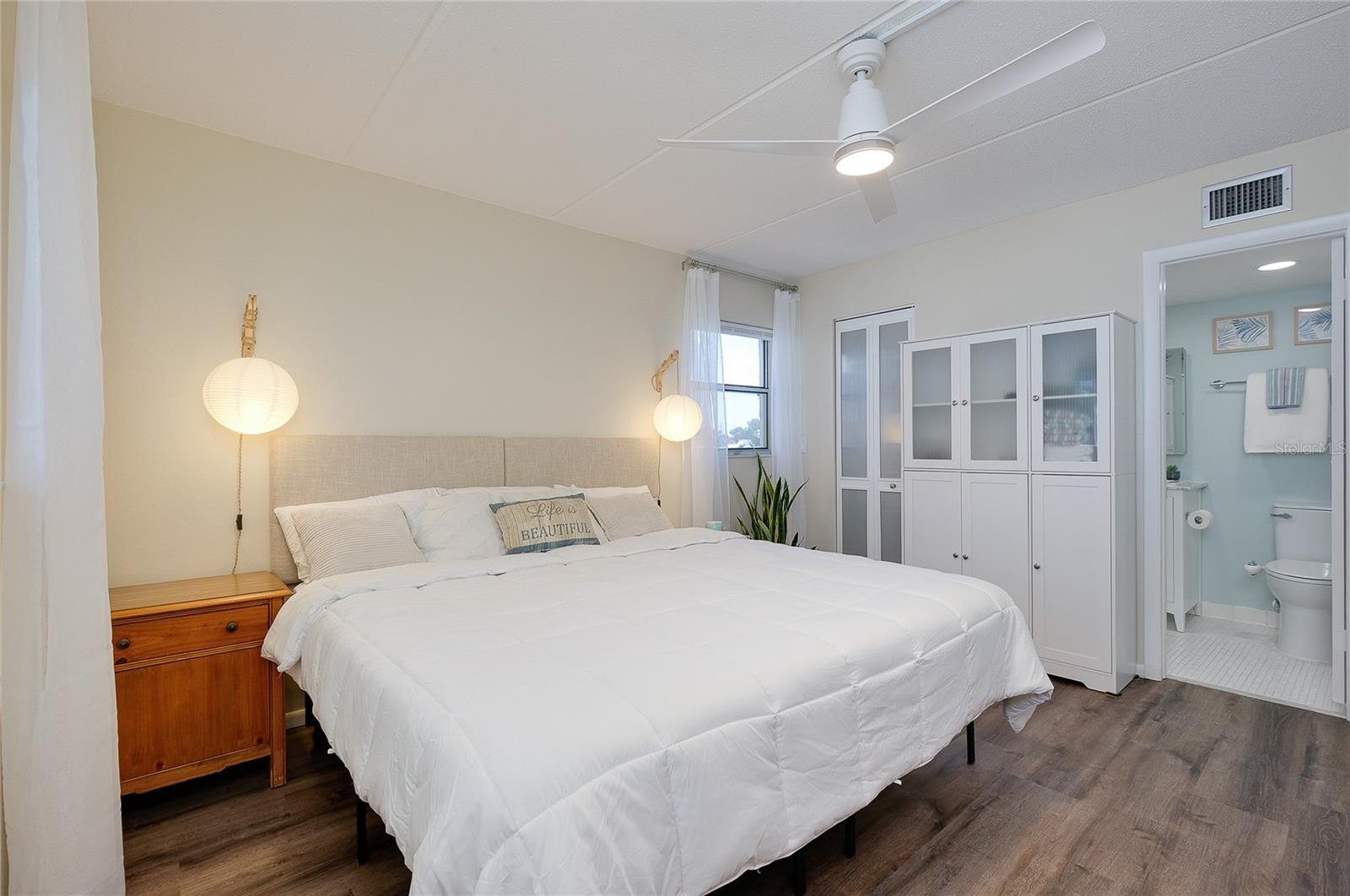 HOLIDAY APTS - Residential