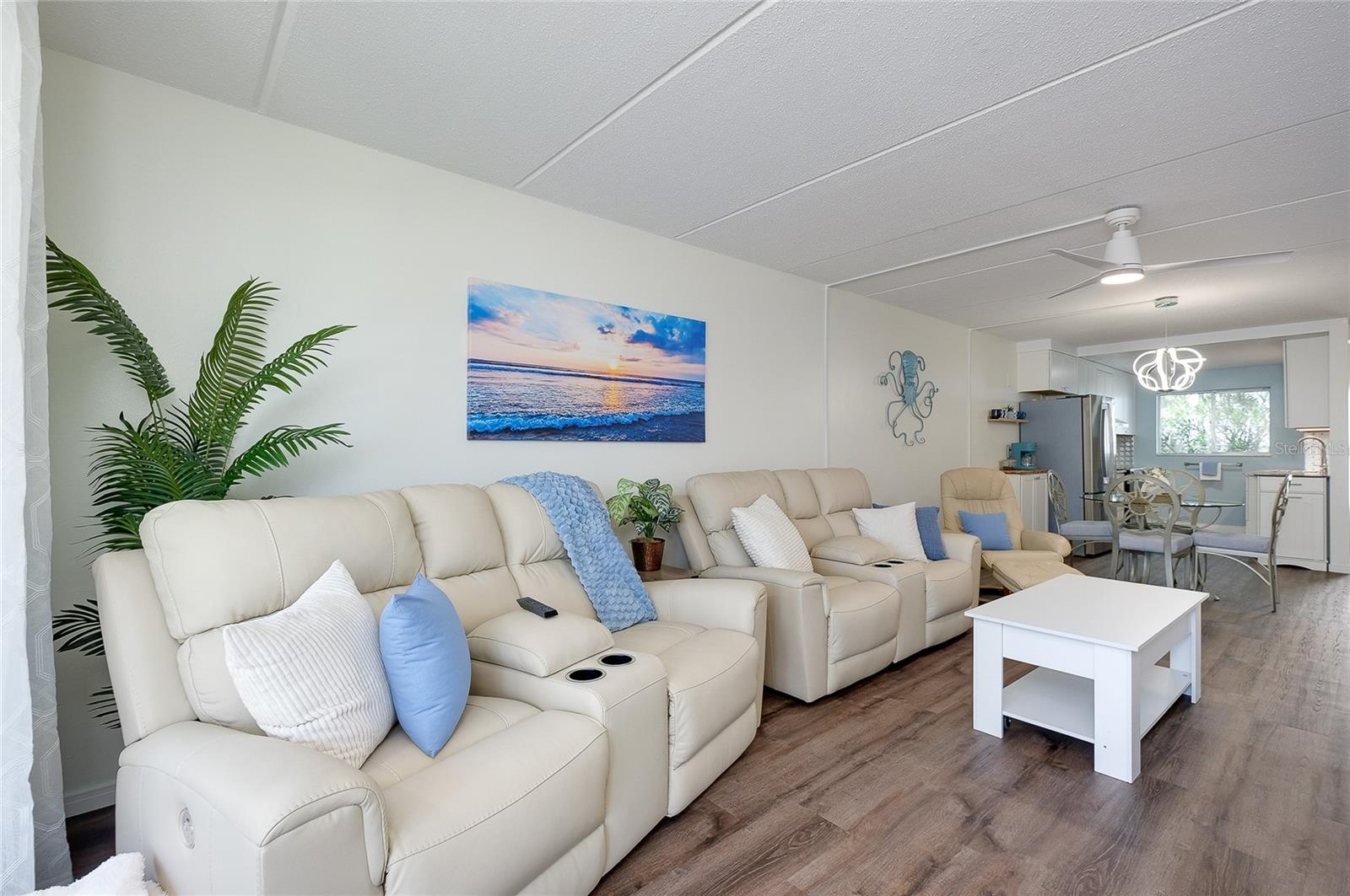HOLIDAY APTS - Residential