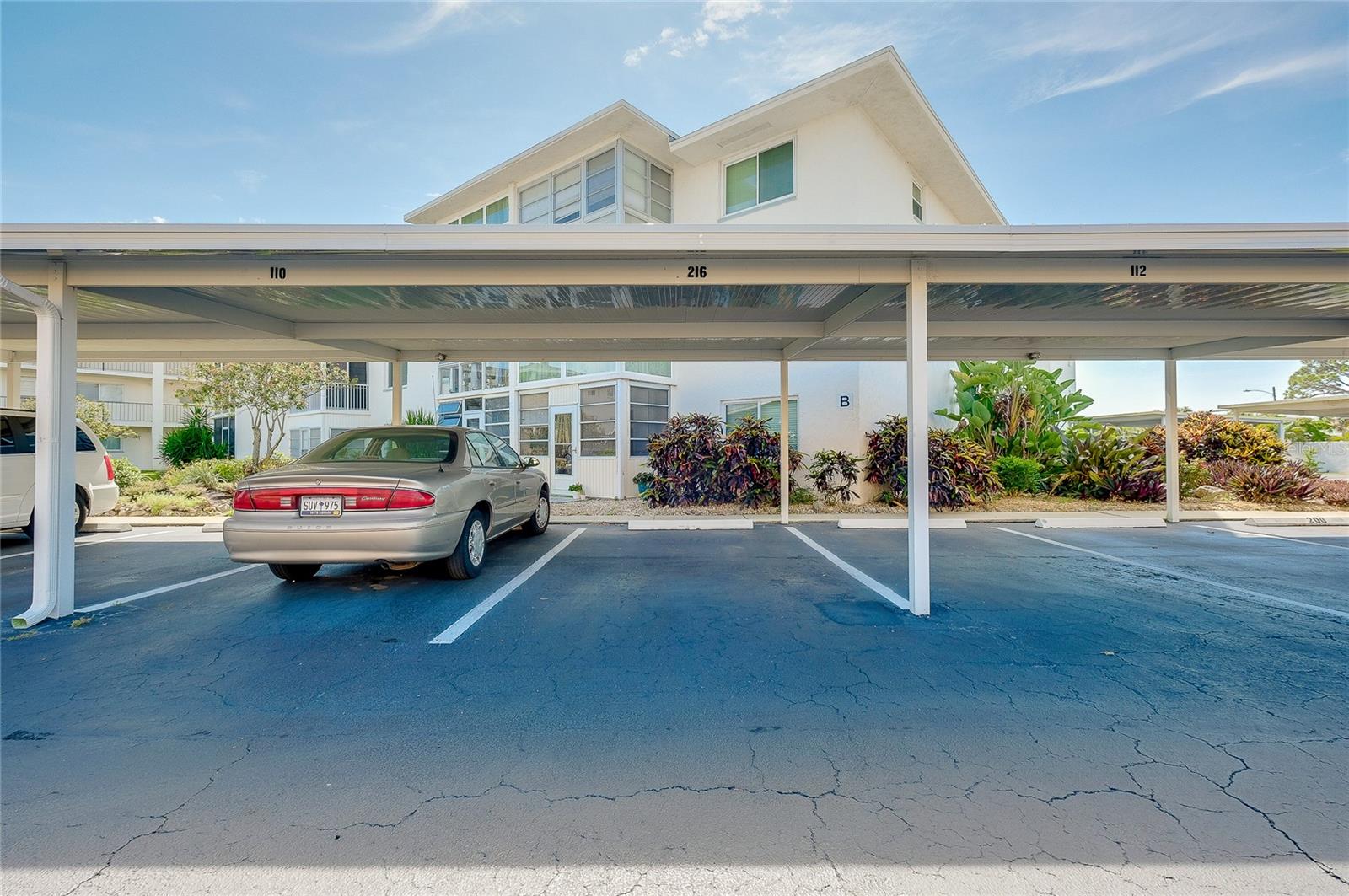 HOLIDAY APTS - Residential