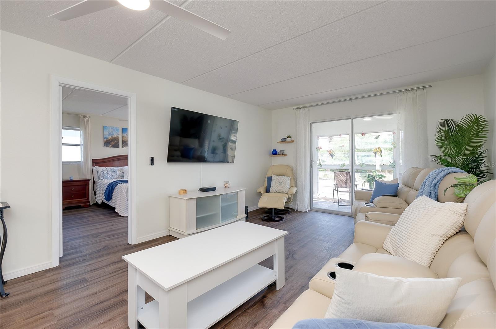 HOLIDAY APTS - Residential