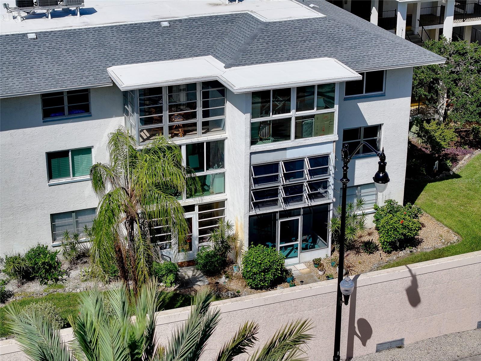 HOLIDAY APTS - Residential