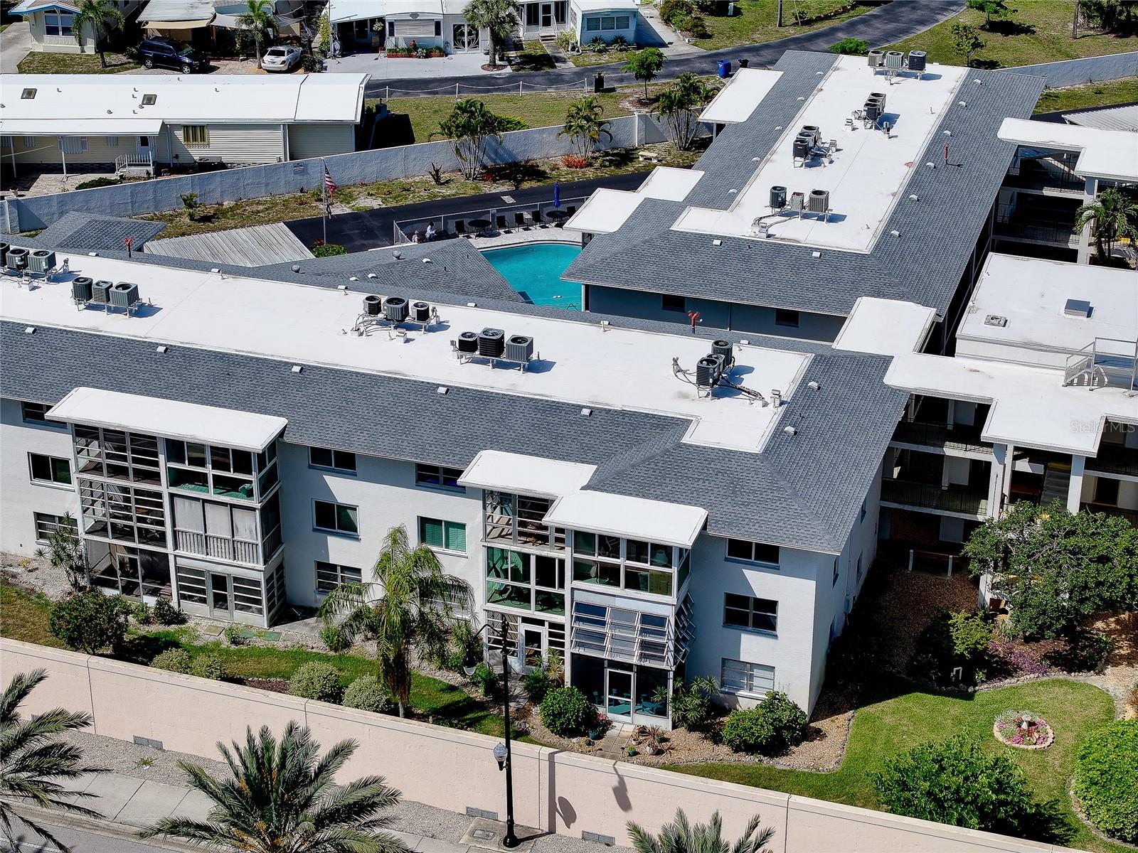 HOLIDAY APTS - Residential