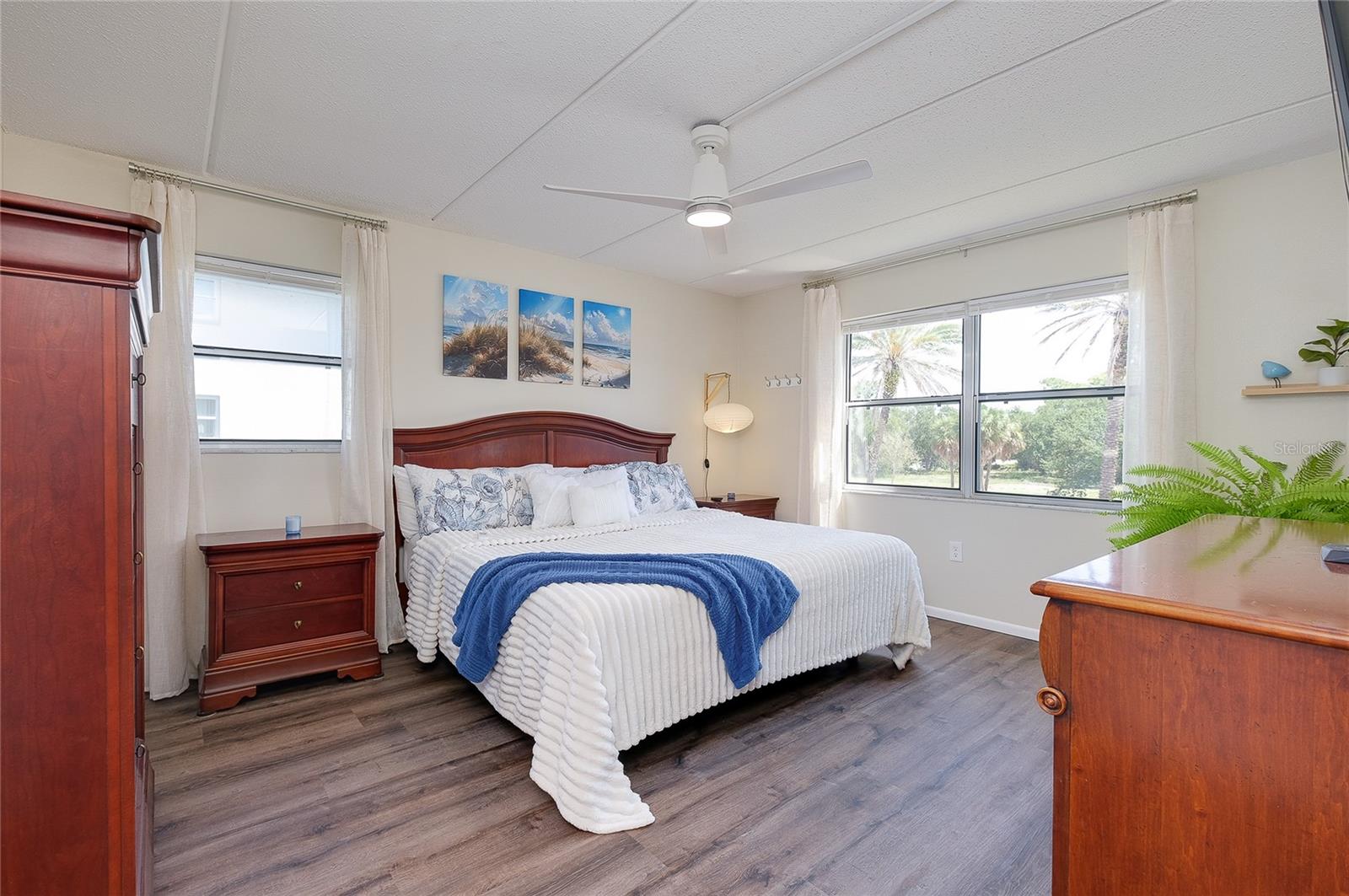 HOLIDAY APTS - Residential