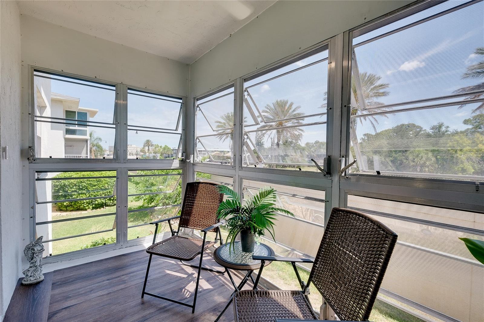 HOLIDAY APTS - Residential