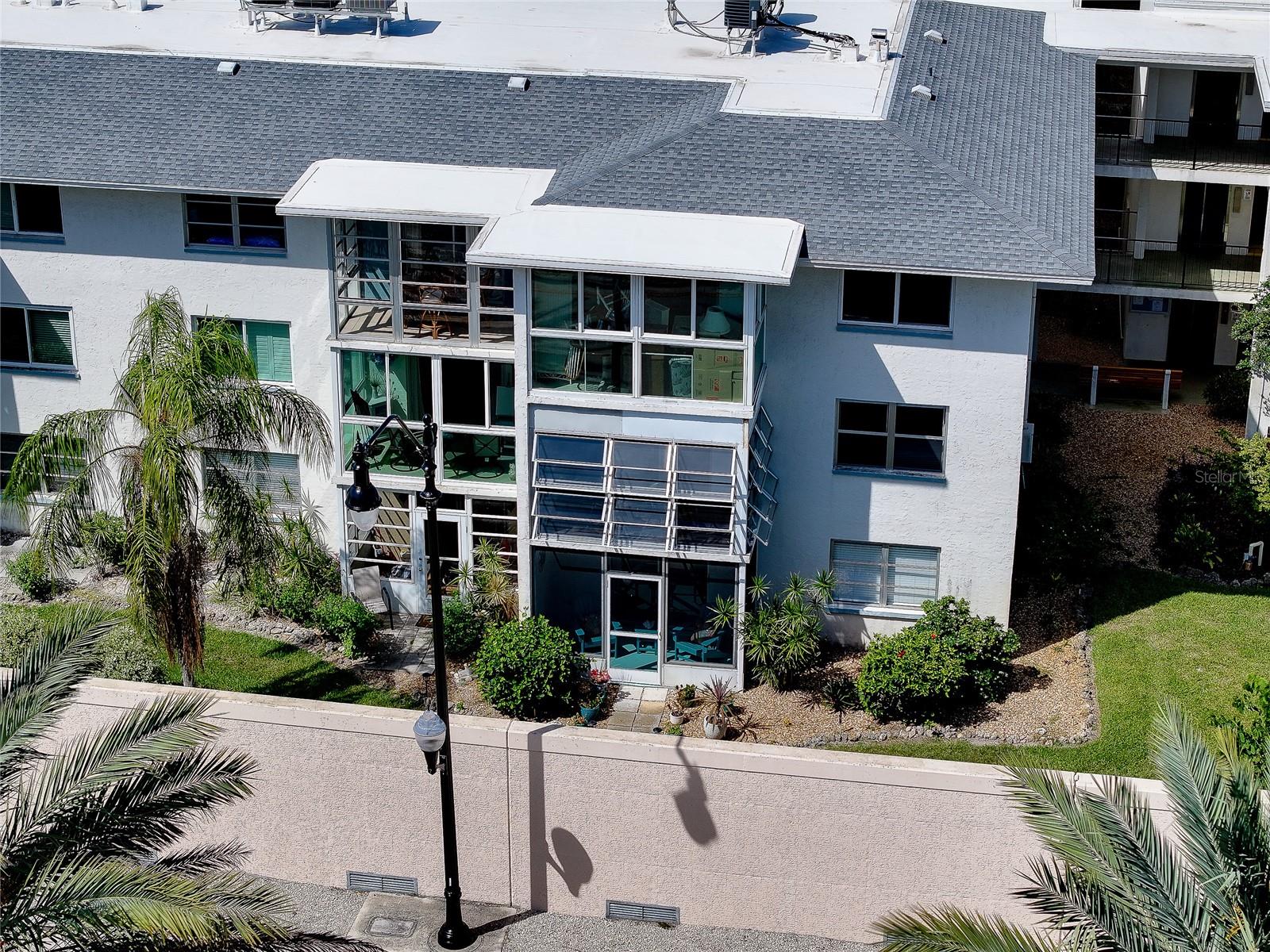 HOLIDAY APTS - Residential