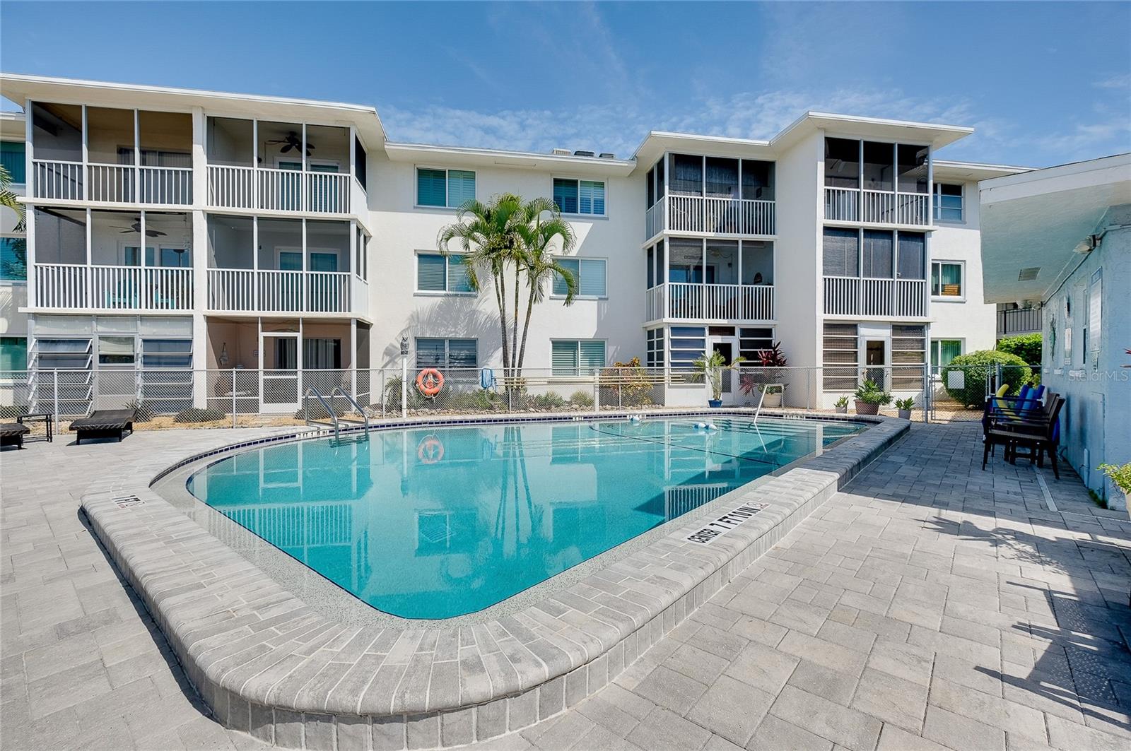 HOLIDAY APTS - Residential