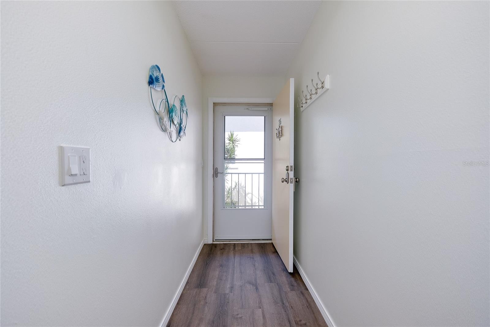 HOLIDAY APTS - Residential