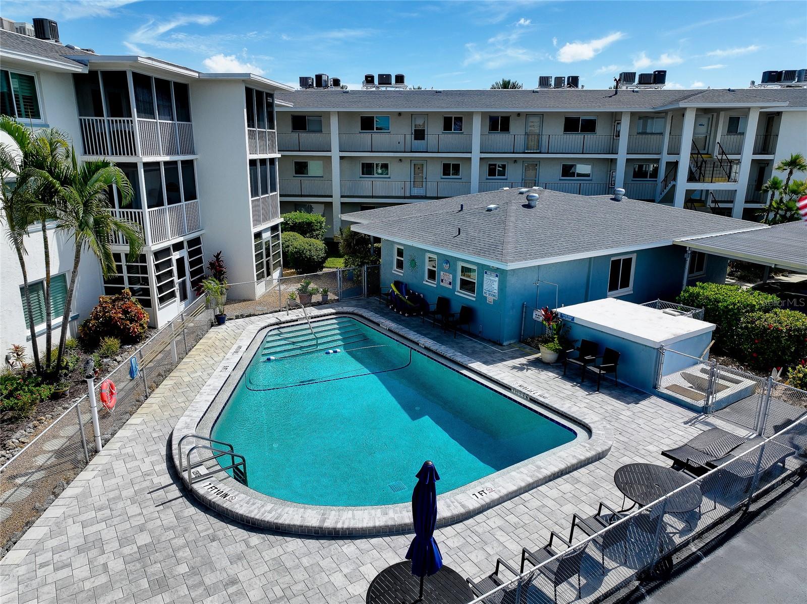 HOLIDAY APTS - Residential