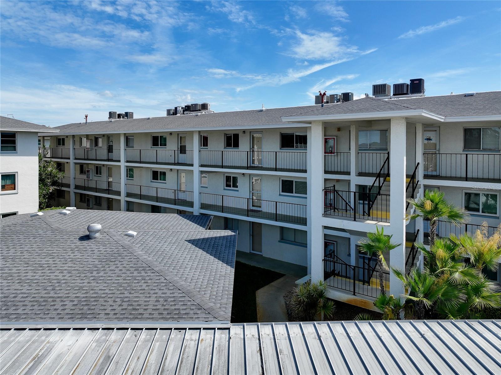 HOLIDAY APTS - Residential