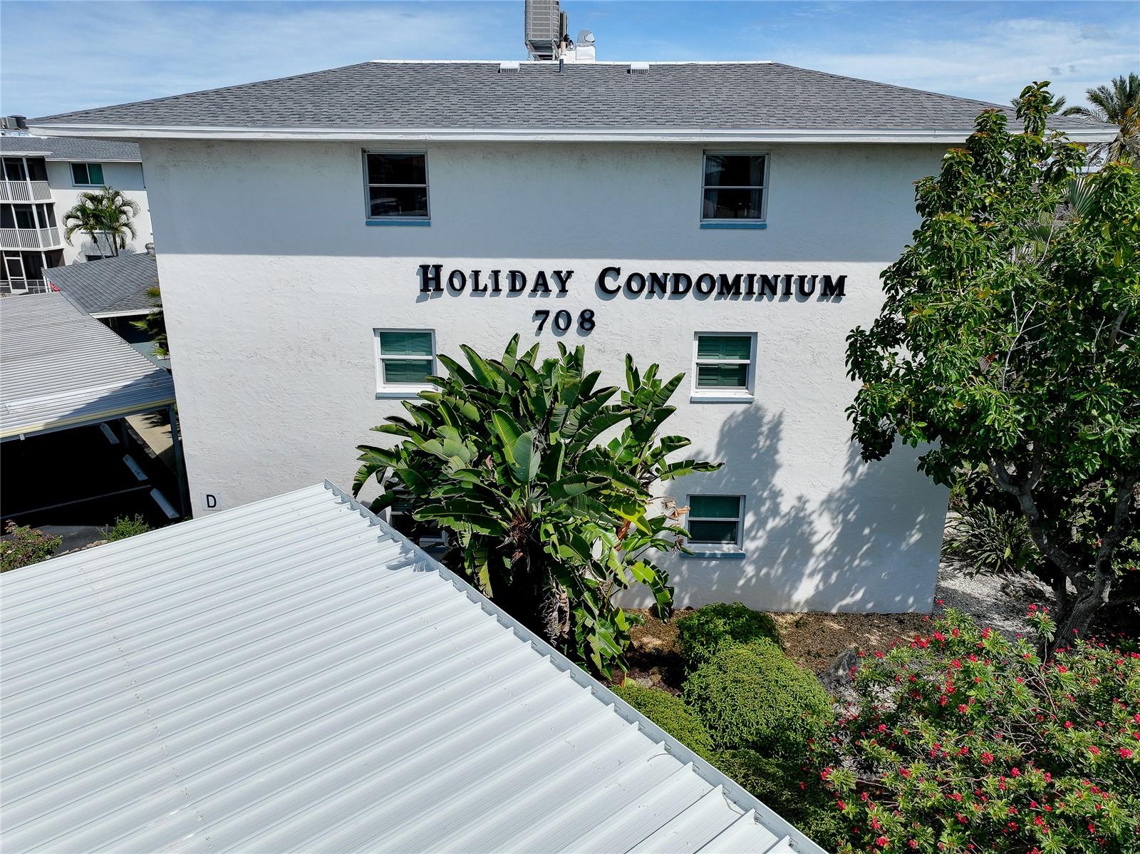 HOLIDAY APTS - Residential