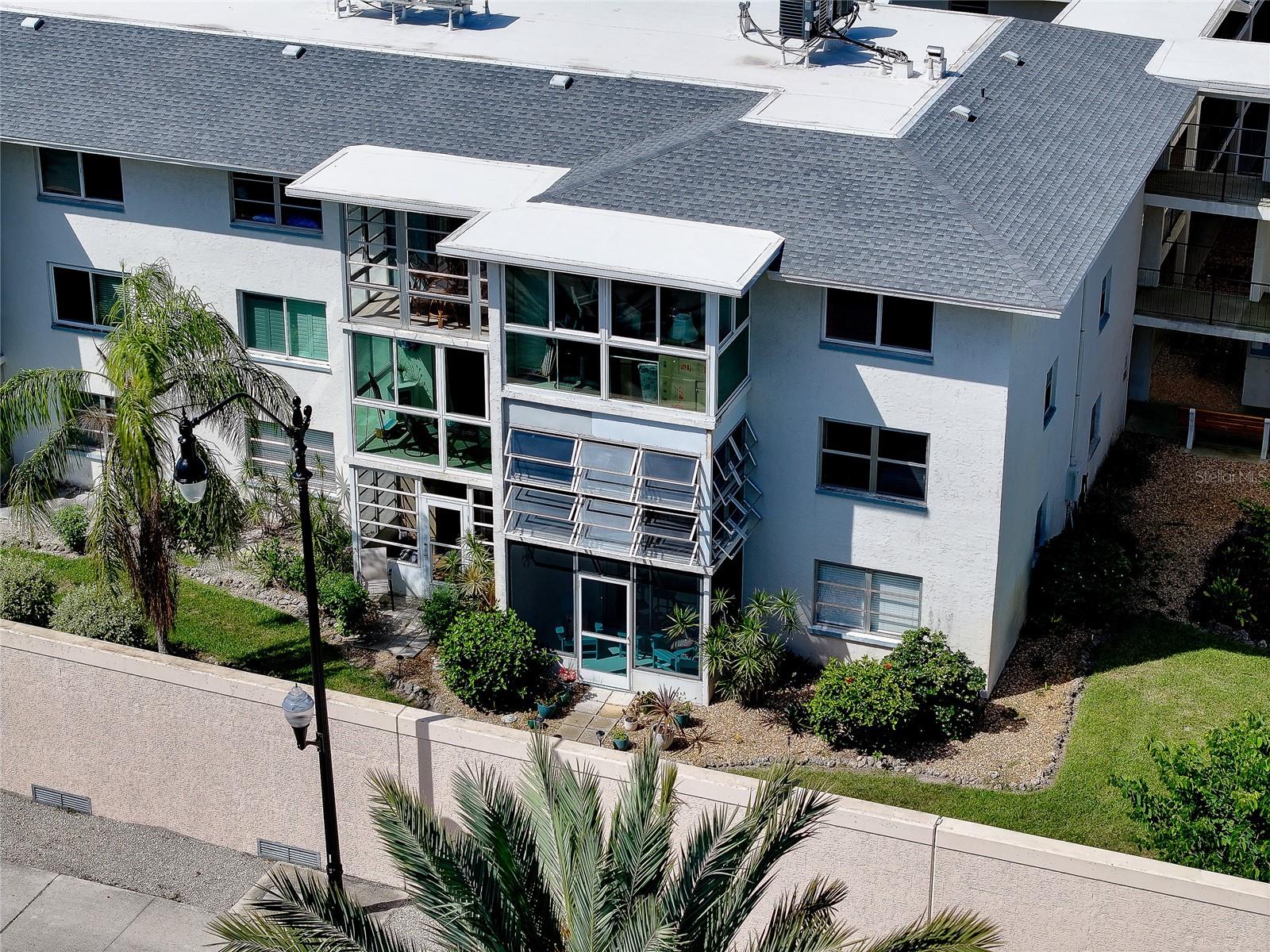 HOLIDAY APTS - Residential