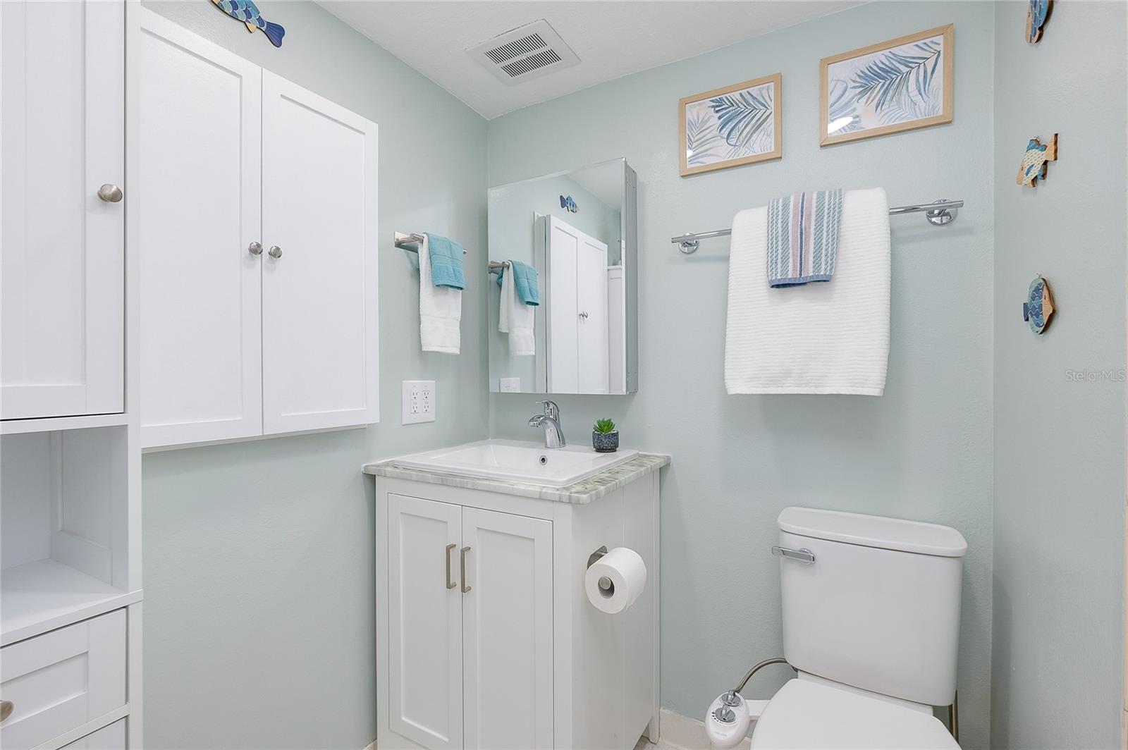 HOLIDAY APTS - Residential