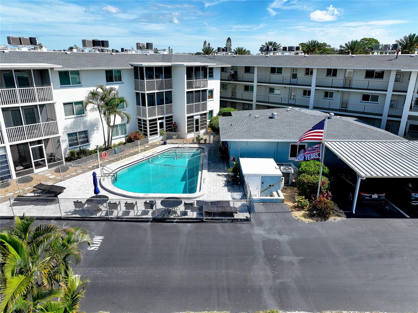 HOLIDAY APTS - Residential