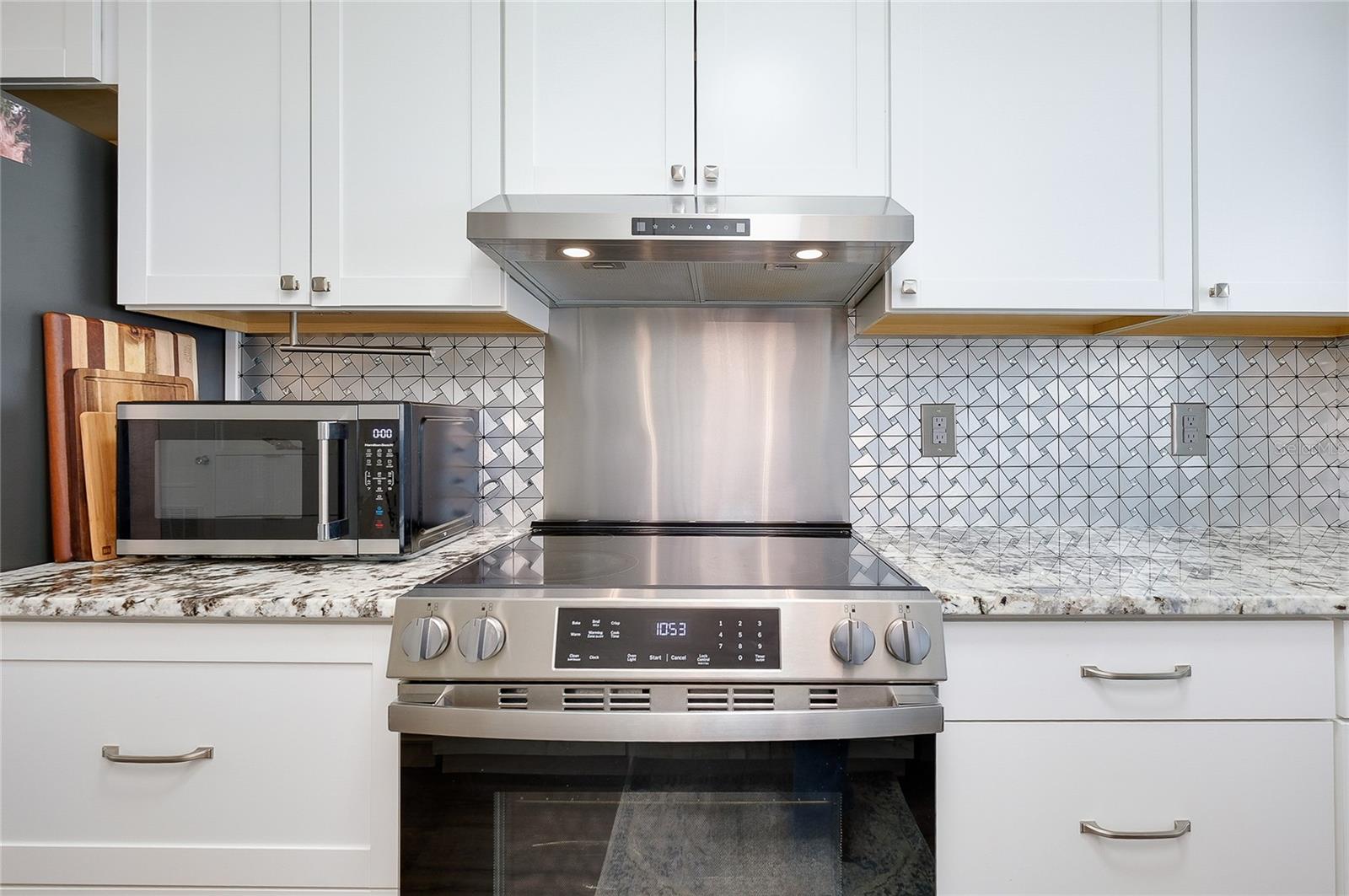 HOLIDAY APTS - Residential