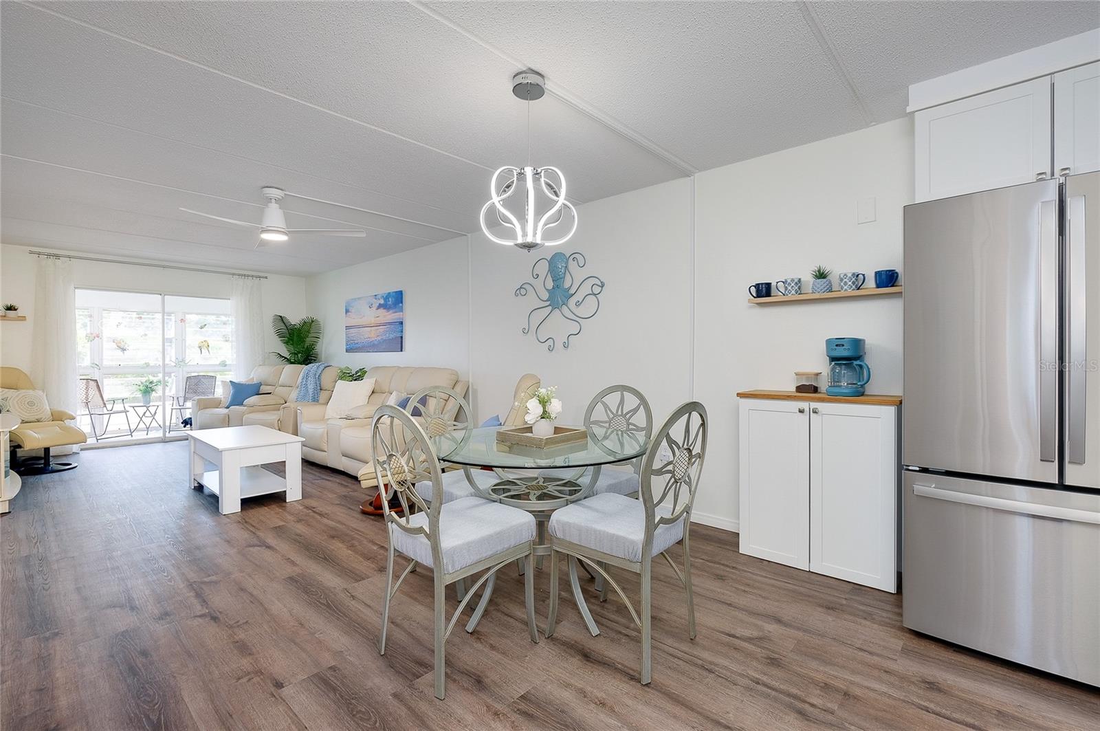 HOLIDAY APTS - Residential