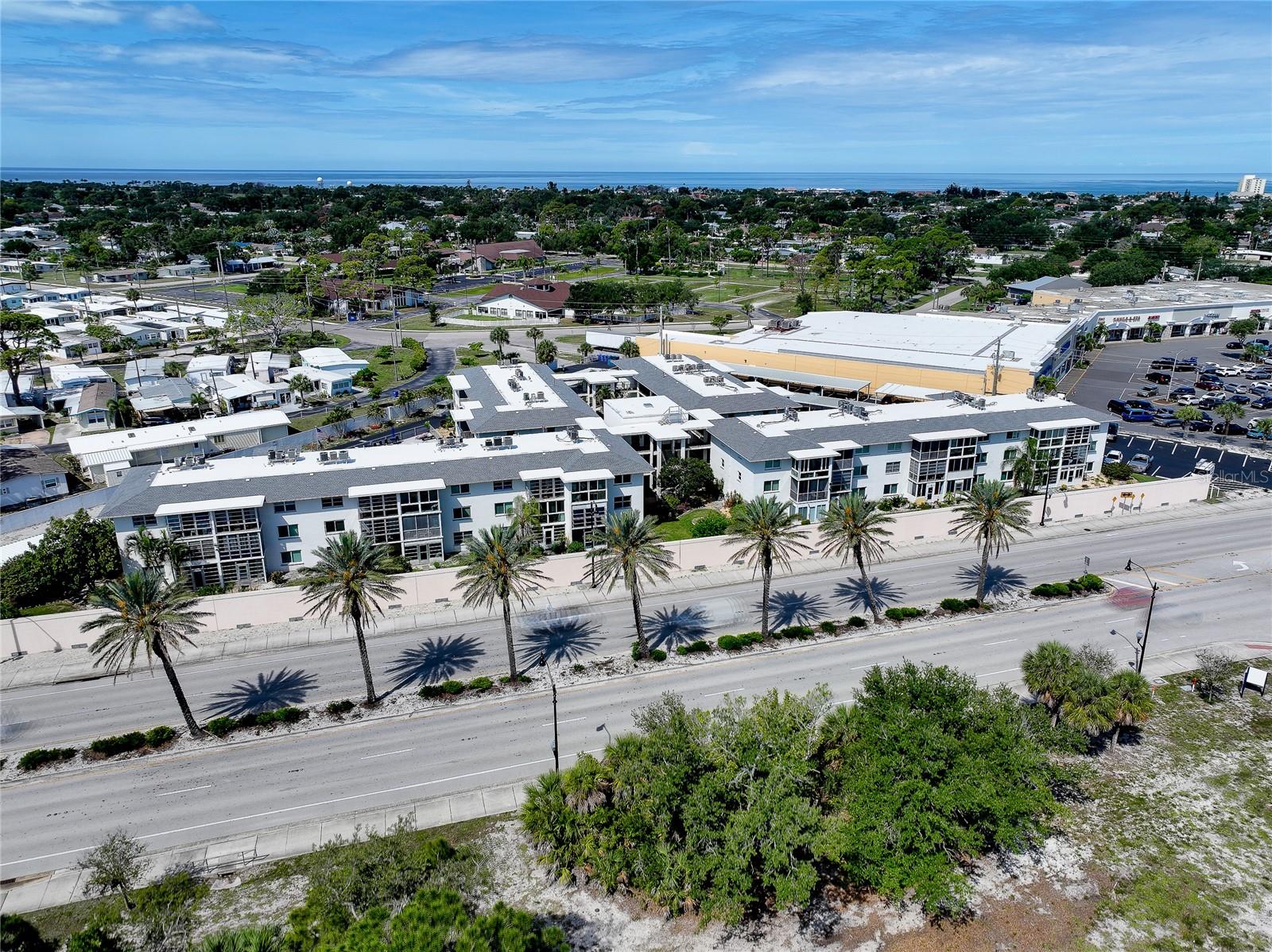 HOLIDAY APTS - Residential