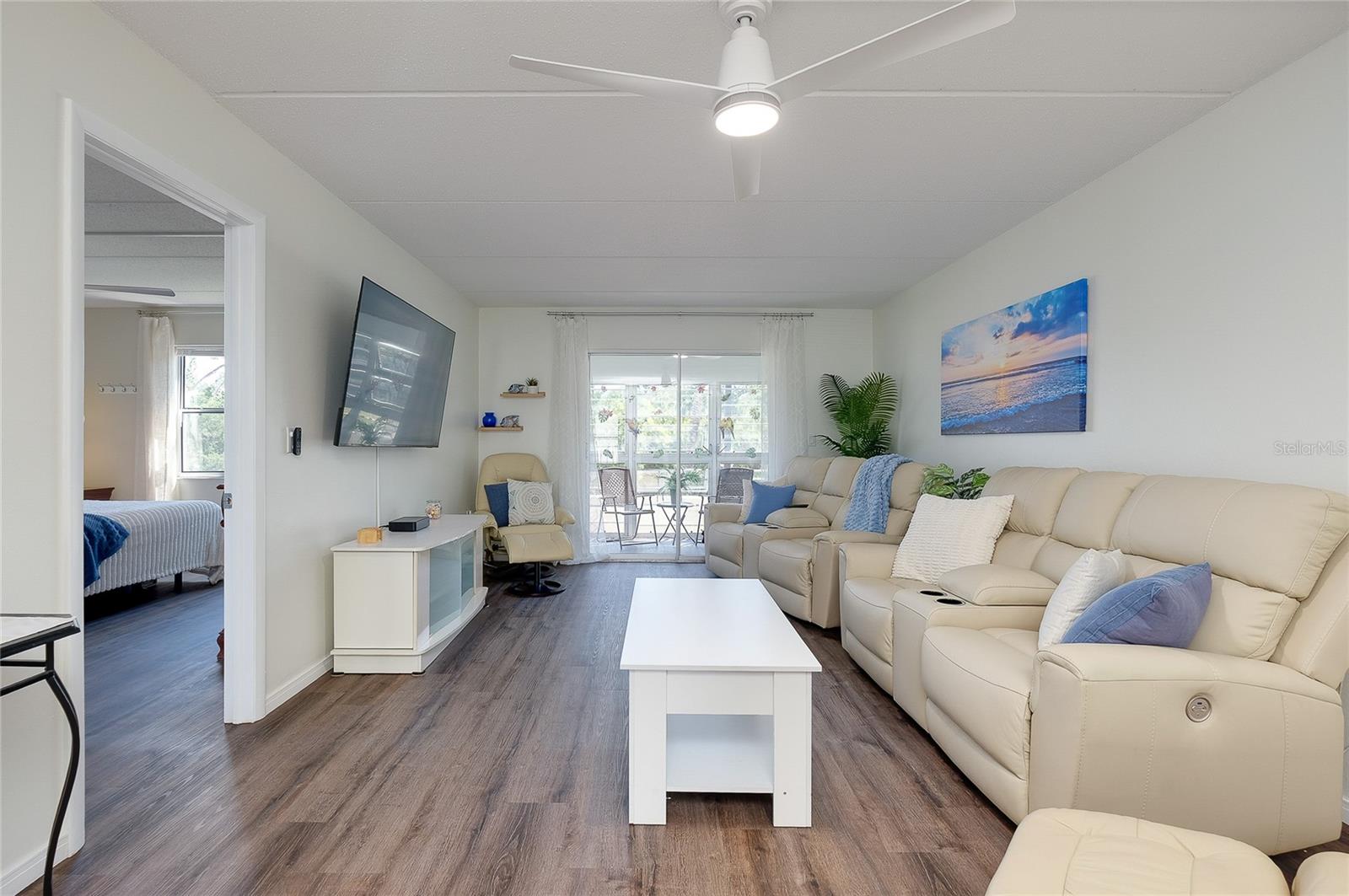 HOLIDAY APTS - Residential