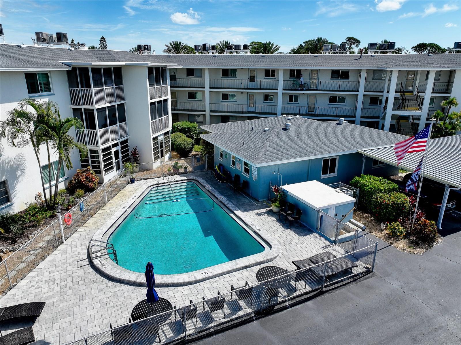 HOLIDAY APTS - Residential