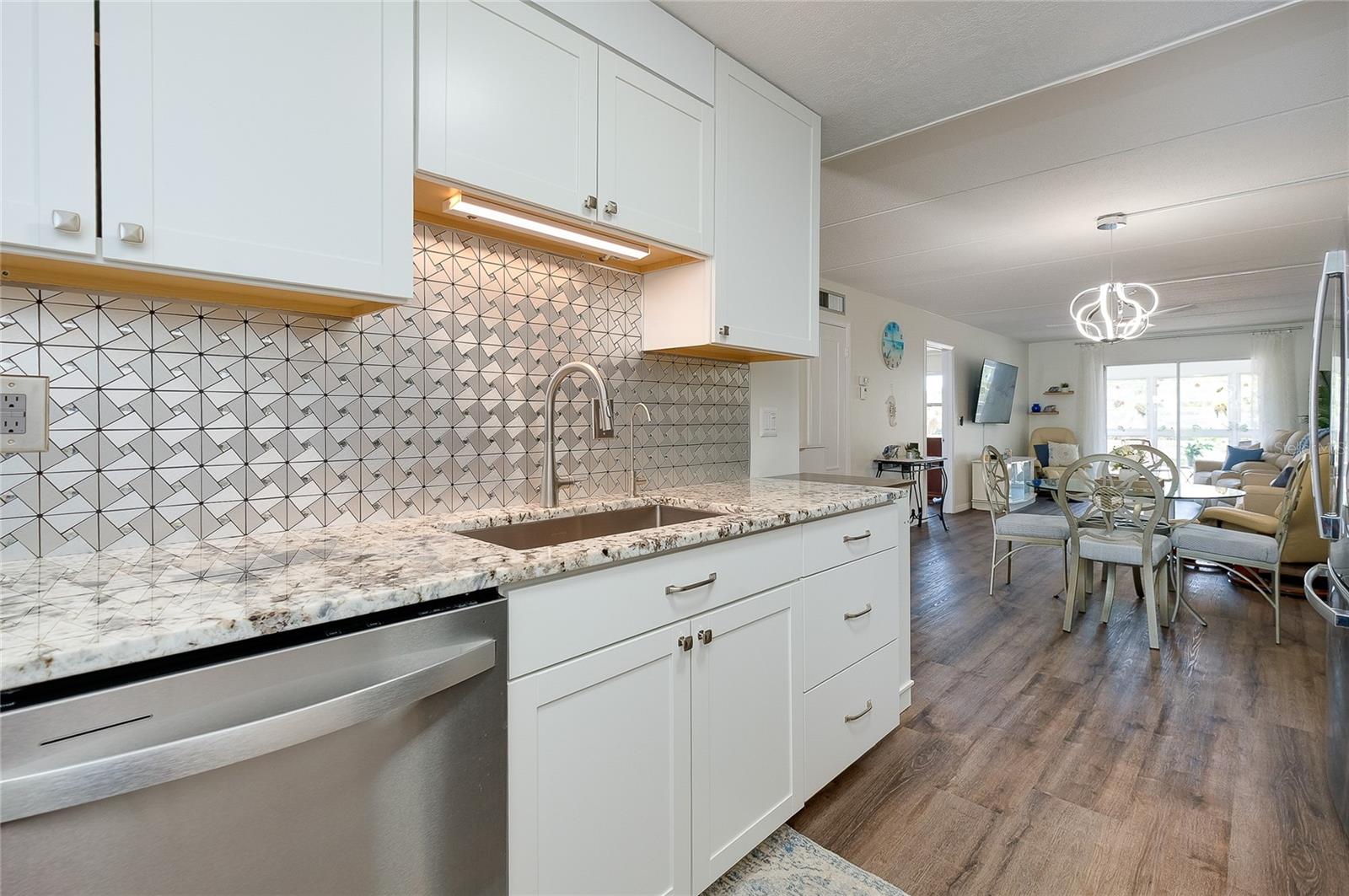 HOLIDAY APTS - Residential