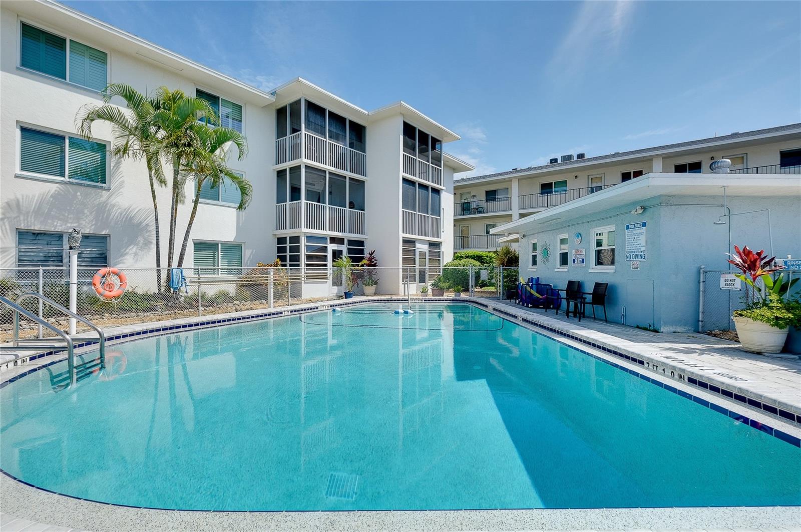 HOLIDAY APTS - Residential