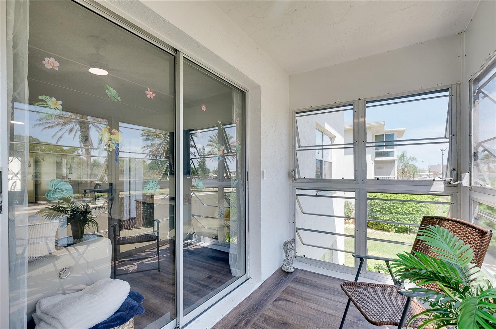 HOLIDAY APTS - Residential